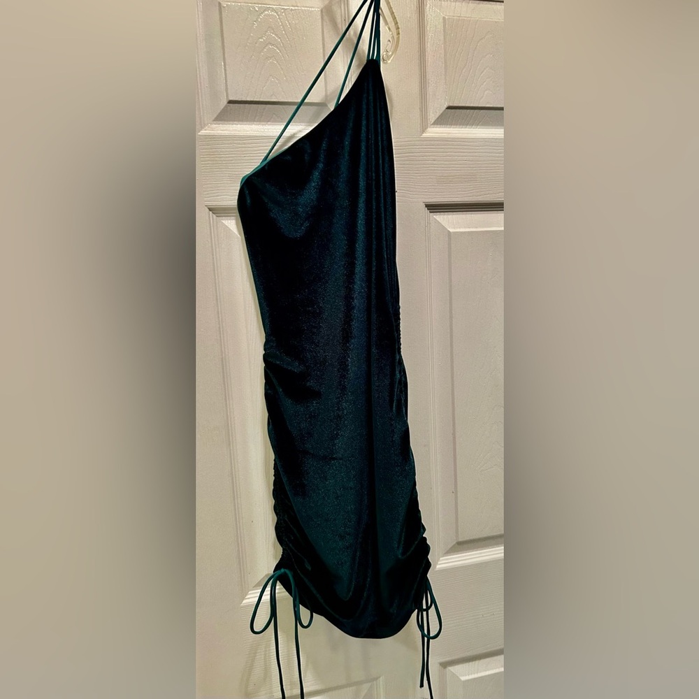 Elegant Dark Green One-Shoulder Dress